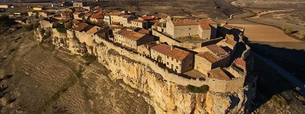 Villa amurallada de Rello, ubicado en los Altos de Barahona en la Hoz del rio Escalote, Soria.