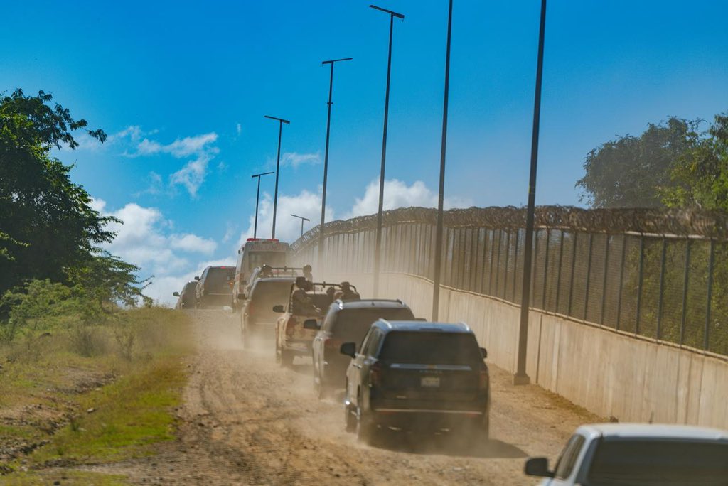 Con la futura Ministra de Seguridad y el futuro Canciller, recorrimos frontera entre Haití y R. Dominicana, invitados por el Presidente <a href="/luisabinader/">Luis Abinader</a> . En terreno, pudimos conocer la solución fronteriza integral que les ha permitido reducir con éxito la inmigración ilegal.