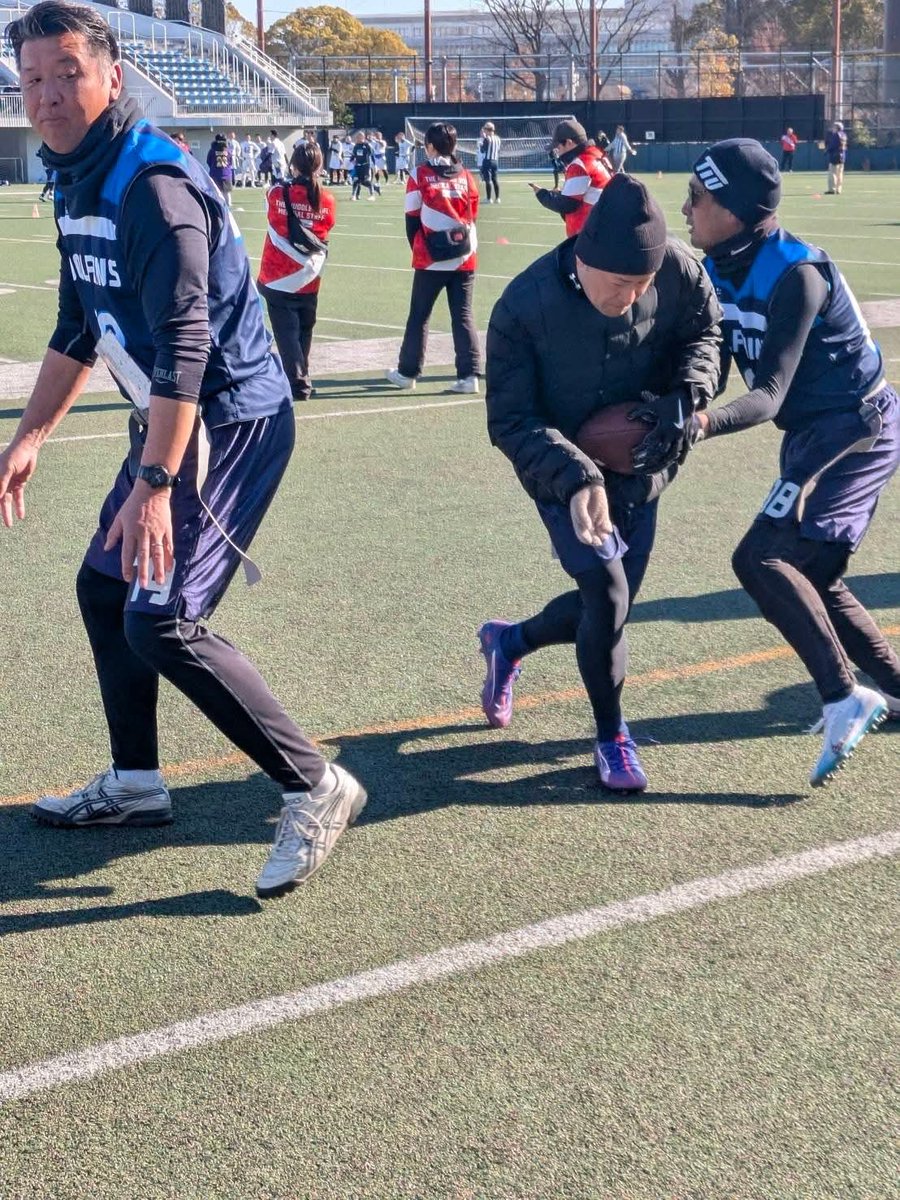 ハドルボウル2日目🐬
本日は交流戦。相手は超強豪校、早稲田大学さんです。胸をお借りするっす(*｀･ω･)ゞ
見ててくれ現役諸君！我々OB・OGは全てを出し切る。人生観を360度変えるような試合をやってやんぜｯ(🔥口🔥)و*
一周まわって戻っちゃってるやーん(笑)

１９－０🏈