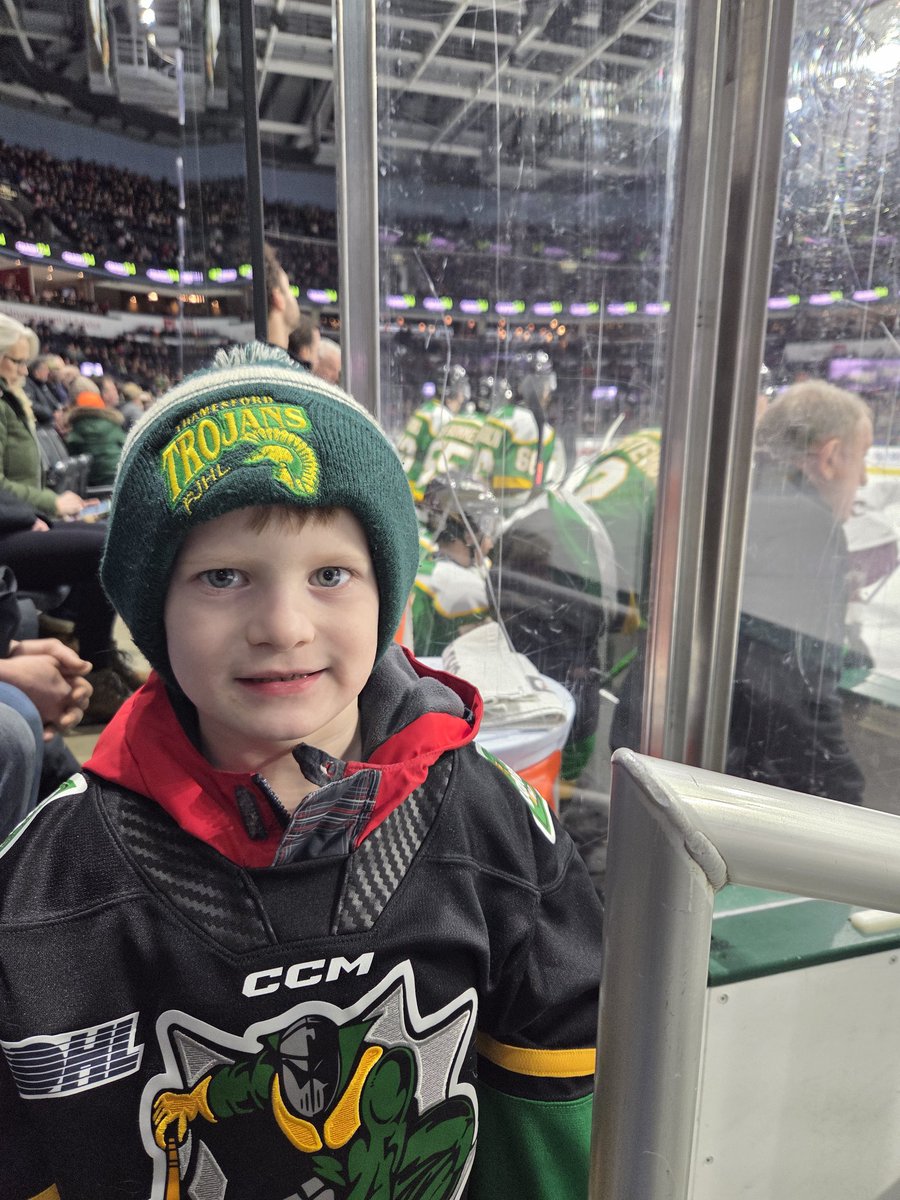roefy's tweet photo. #snapshotgiveaway @LondonKnights
@CoultersRx section 104 row c seat 16 https://t.co/Mssb73aXZY
