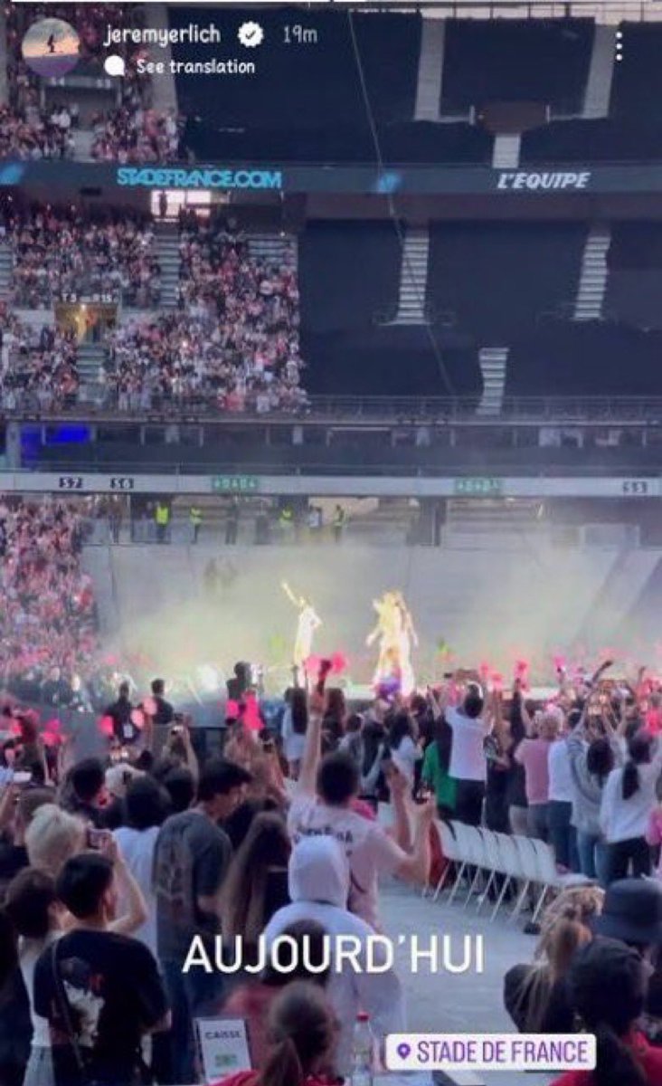KpopInside4rdi's tweet photo. 🚨 Jennie’s current lover &amp; manager Jeremy Erlich expose Blackpink’s unsold seats covered with black curtains https://t.co/Dc0SxuZves
