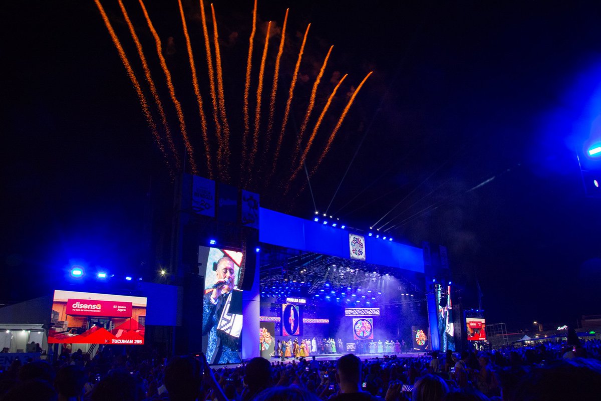 Aquí Cosquín!✨️ 

🤗 Un nuevo año,  compartiendo el inicio de este maravilloso encuentro federal con nuestra cultura y nuestro folklore. 

Santa Fe presente una vez más con su historia y su cultura! ❤️🤍💙