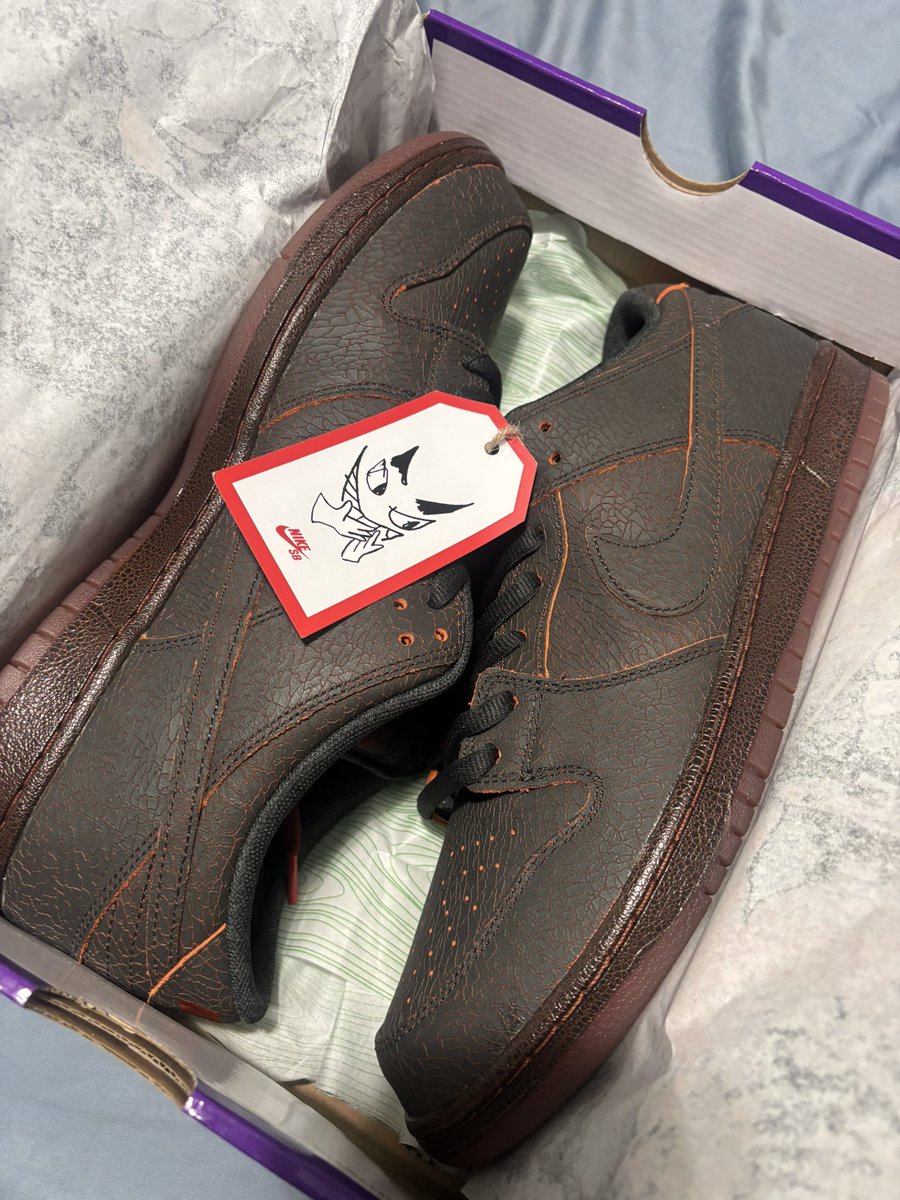 LaRonC_'s tweet photo. S/O to @SnkrsStock for the kicks 💰💪🏿 https://t.co/zcx5MiVuvA