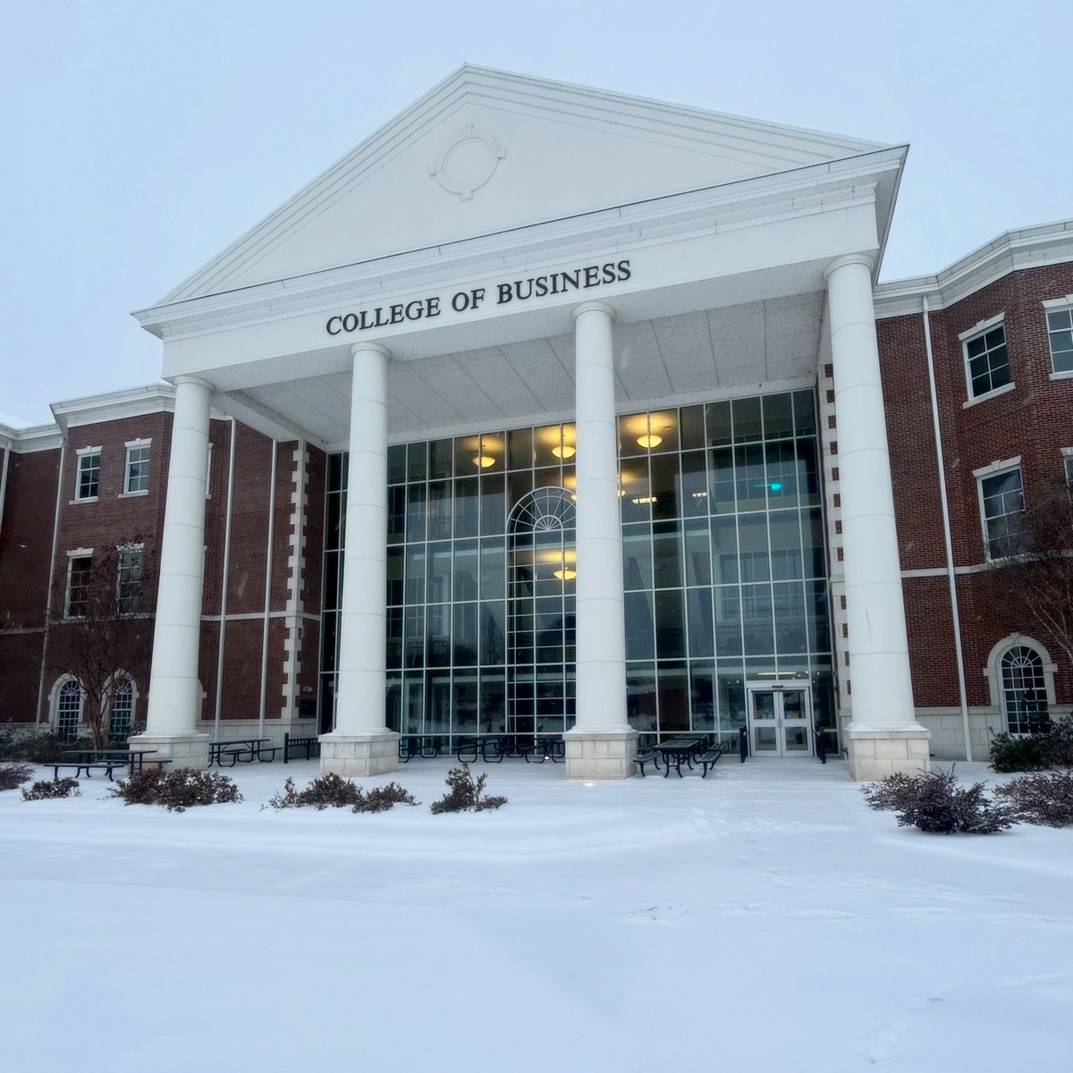 UCA will continue remote instruction for both Mon., Jan. 26, and Tues., Jan. 27. Faculty will communicate with students about any virtual assignments. The hours for essential campus services can be found at uca.edu/go/669996 

📸cred Angelica Conti