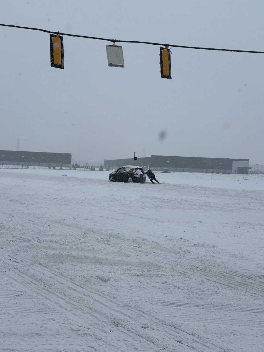 OHFCSO's tweet photo. A Level 3 snow emergency remains in place across Franklin County, which means all roads are closed to non-emergency personnel. 

Since this is the first time the county has been officially placed under a Level 3, we are answering your questions here: 
https://t.co/SAzOSzPAfT https://t.co/rBr8Y0PIum