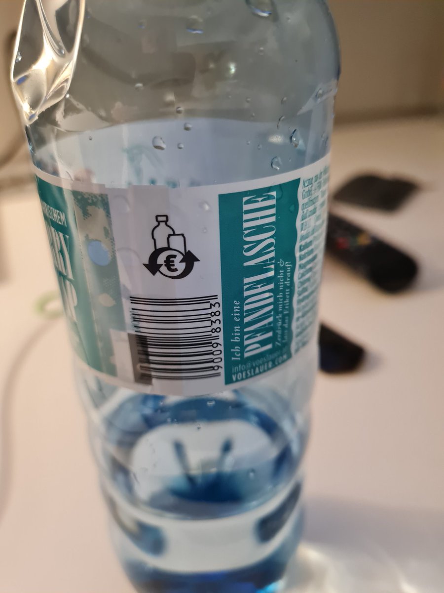 Wozu haben wir eigentlich eine gemeinsame Währung in der EU? Damit jedes Land den Müll in einem anderen Land ablädt, statt die Umwelt zu schonen? Warum haben wir nicht alle das selbe Pfand-System?