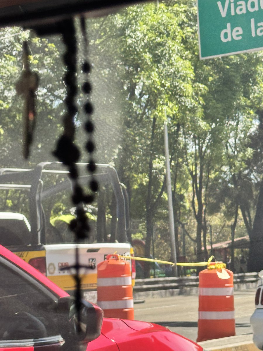 lilyaans's tweet photo. Alguien sabe qué rayos está pasando en Circuito Interior para salir a Churubusco y por qué hay un tráfico imposible…. 
Neta, en domingo!!! @OVIALCDMX https://t.co/8eBGlYeJ6z