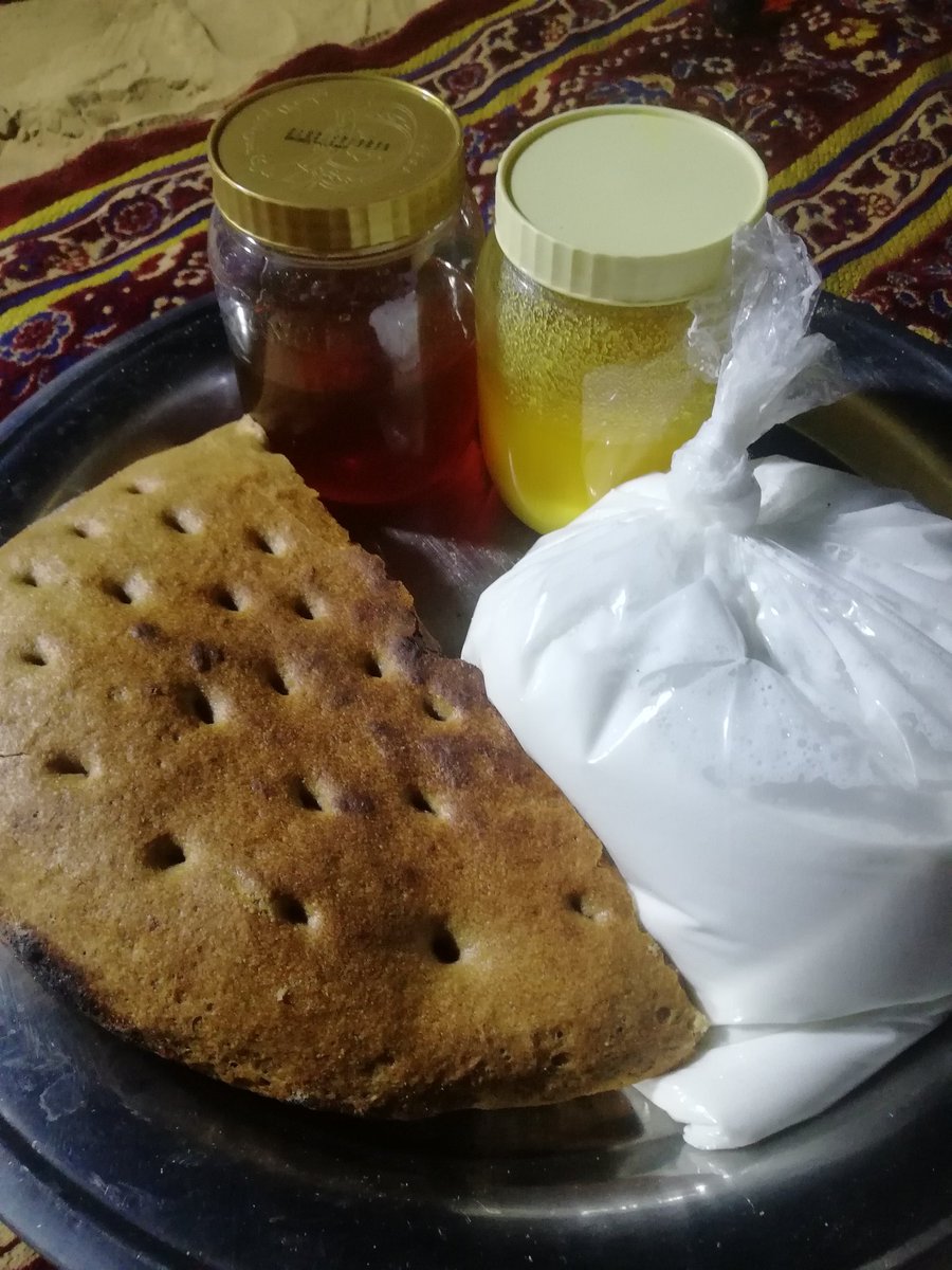 ٰ
ضيقتك .. عرّضها فجوجٍ ، عريضة
واللي يضيق خاطرك .. لايعارضك

ابعد عن اصحاب النفوس المريضة
اللي سوالفهم .. تغثك .. وتمرضك

#عبدالله_الطلحي