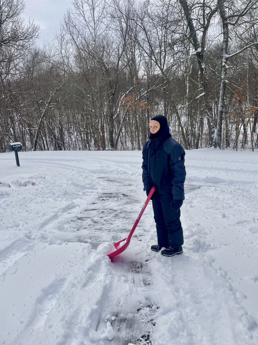 ellawatts201014's tweet photo. Hard work doesn’t always involve softball. Helped my mom shovel the driveway this morning. #cantwaitforspring
@Aces_SoftballKC @rktaylor12 @STayTaylor18 https://t.co/jsrp0pl3ed