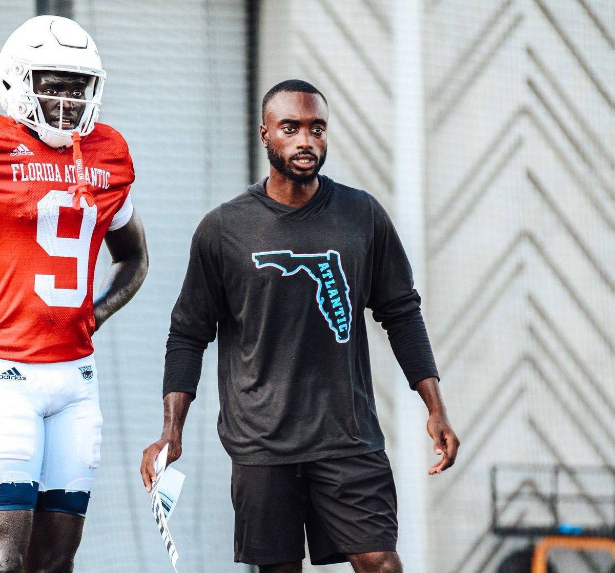 CoachDurant_34's tweet image. No doubt that @CoachDB__ is one of the best young minds and skill developers in the country.  

Resume after playing:
- 1 year in HS, 32 passes defended 
- 1 year at Fairmont St (D2), 26 passes defended
- 2 years at FAU, 42 passes defended