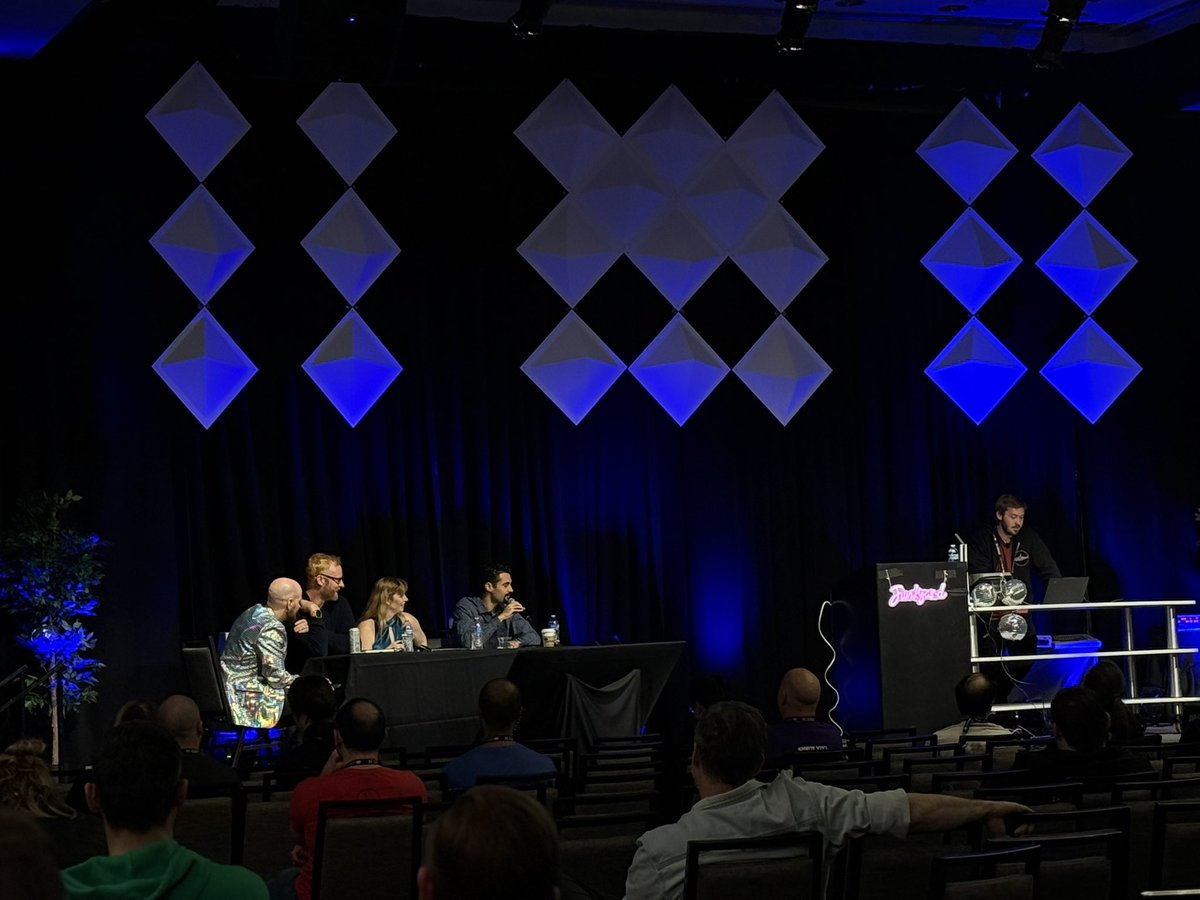 DistrictCon tweet media