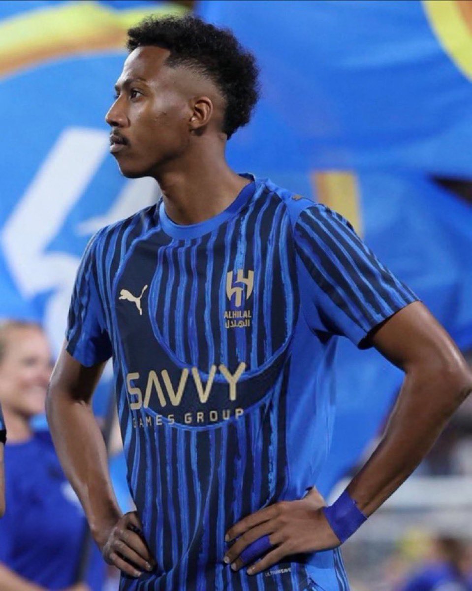 متعاقد مع مراد هوساوي وعندك كنو مبدع اخر 5 مباريات ومنزل ناصر الدوسري هاذي ماحصلت لها حل احد يفيدنا وش يشوفون فيه الاعب هاذا !!!!