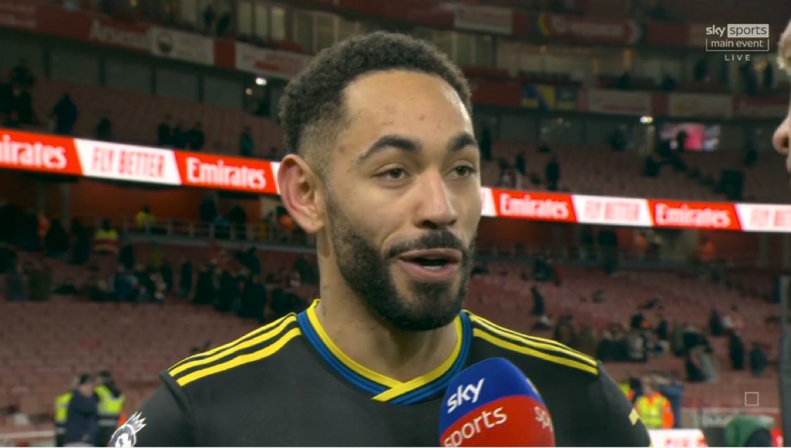 المذيع : ماذا حدث بينك وبين جماهير ارسنال

🗣️كونيا : بعد تسجيلهم هدف التعادل سمعتهم يهتفون ( سنحرز الدوري ونرقص )

المذيع : وماذا فعلت ؟ 

🗣️كونيا : سجلت ورقصت أمامهم