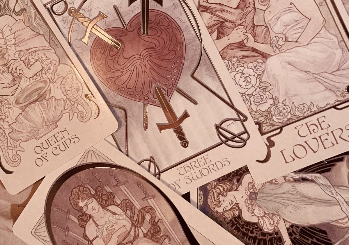 sorceheart's tweet image. rosemage bonding over crystals and tarot spread the word