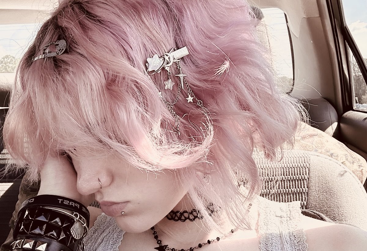 sorceheart's tweet image. rosemage bonding over crystals and tarot spread the word