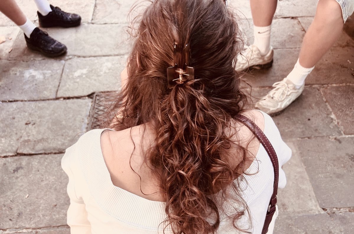 sorceheart's tweet image. rosemage bonding over crystals and tarot spread the word