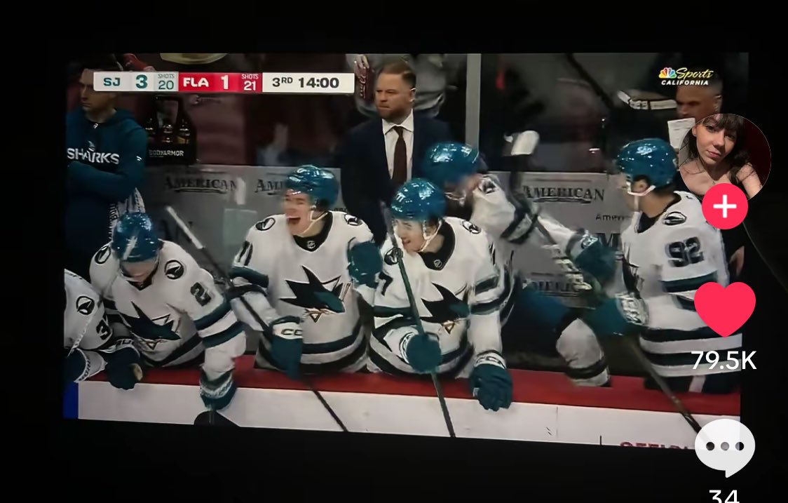 petralovesstars's tweet image. the foxes seeing Andrew step out of goal after Neil gets into it w an opposing striker