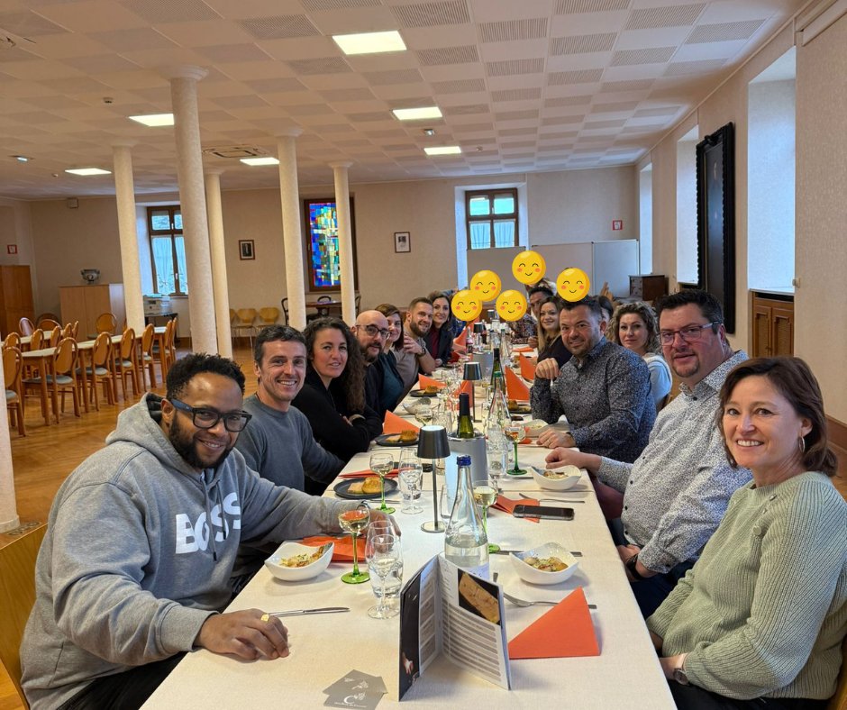 immo_studio's tweet photo. 🌿 Fête d’équipe Le Studio Immo 🌿

👉 marche au Wintersberg
👉 repas convivial au Couvent à Oberbronn
👉 … et beaucoup de bonne humeur.

#LeStudioImmo #TeamLeStudio #VieDEquipe #TeamSpirit #FamilyTime #Wintersberg #VosgesDuNord #Oberbronn #ImmobilierHumain #BasRhin #GoodVibes https://t.co/TGNwMGYvAJ