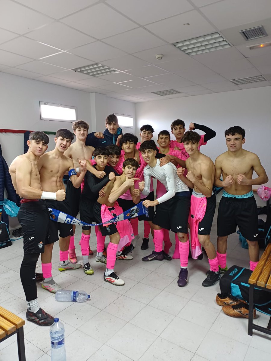 CanteraCFT's tweet image. 🏆 Jornada 13

@ADCABANILLAS 1-3 #CadeteReg

⚽️ Carlos Espinosa, Raúl, Ángel

#CanteraTala 💙🤍