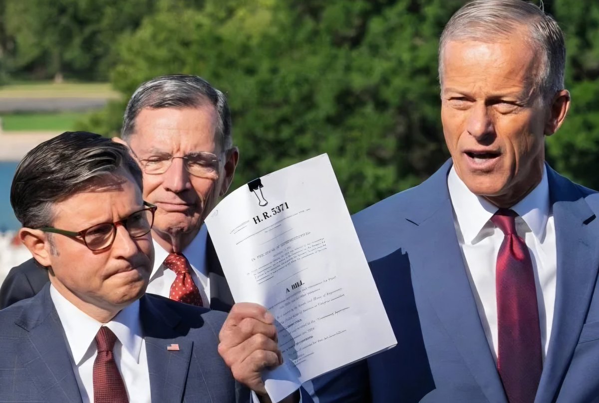 OcrazioCornPop's tweet image. 🚨 RINOS FOR REFUGEES: 192 House "Republicans" voted for $5 BILLION in REFUGEE WELFARE funding AFTER MASSIVE FRAUD was exposed! 

While Americans struggle, "Republicans" are funding endless giveaways to legal and illegal aliens. 

Only 24 real conservatives voted NO on this…