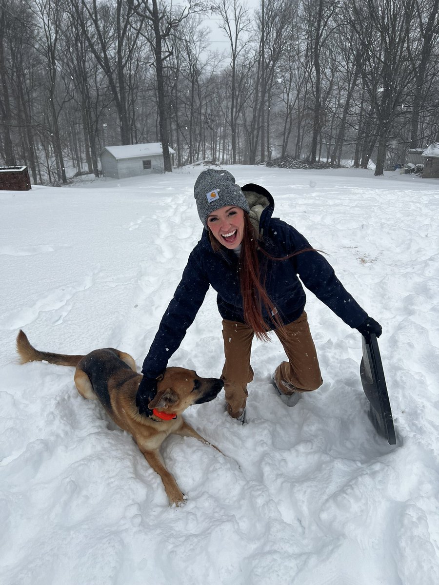 themaddymeadows's tweet photo. Unfortunately I weigh too much for my trash can lid and the snow is too soft for me to sled down my backyard 💔 https://t.co/4lOYOD8mhe