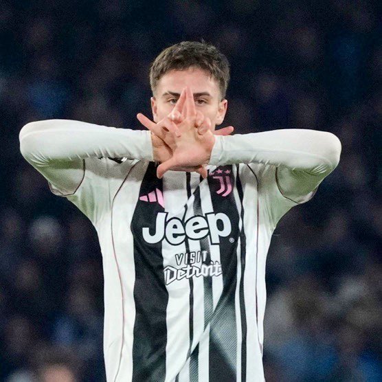 FabrizioRomano's tweet image. ⚪️⚫️👽 Luciano Spalletti: “Kenan Yildiz is not a normal player. He’s an alien. Trust me, he’s an alien”.