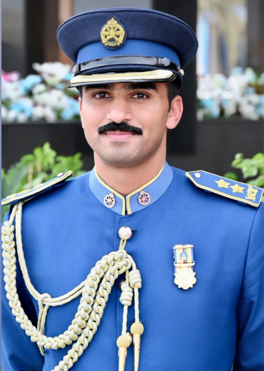 خالص التهاني وأصدق التبريكات
نرفعها إلى صاحب السمو السيد فراس بن فاتك بن فهر آل سعيد،
بمناسبة تخرجه من دورة الضباط المرشحين - سلاح الجو السلطاني،
سائلين المولى عزّ وجل أن يوفقه ويسدد خطاه، وأن يجعل هذا التخرج المبارك إضافة مشرّفة لمسيرته العملية والوطنية، ومواصلةً للعطاء في خدمة