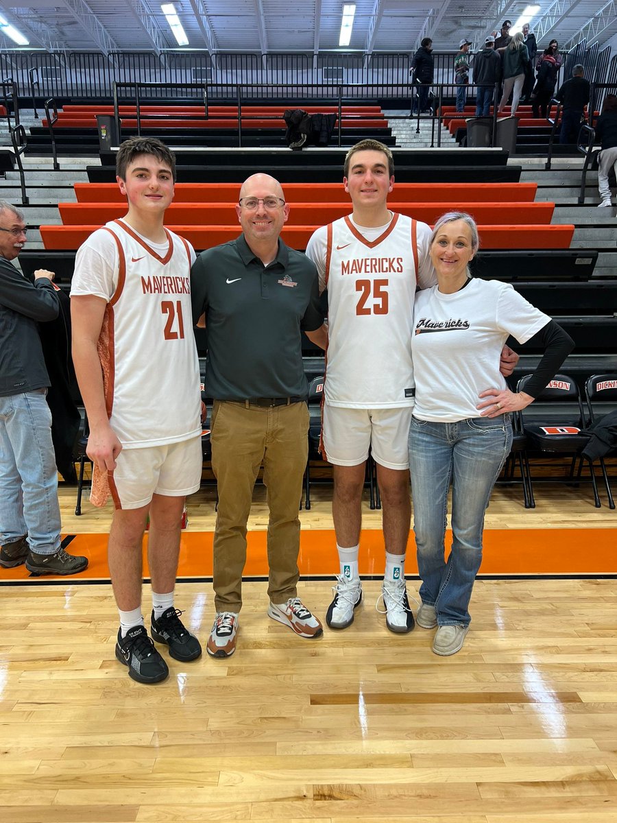BLASTTOTHEPAST8's tweet photo. 🚨HARDWOOD HEROES🚨
🏀⛹️🏀⛹️🏀⛹️🏀⛹️🏀⛹️

CAMERON WOLF: DICKINSON 

Senior

Parents: Brent &amp; Kara

Siblings: Corbin

Fav Pro Athlete: Michael Jordan 

Hobbies: Baseball, Movies, Legos
*******************************************
2024-25: 10ppg
2025-26: Currently averaging 13.9ppg https://t.co/H1GAwEdjnm