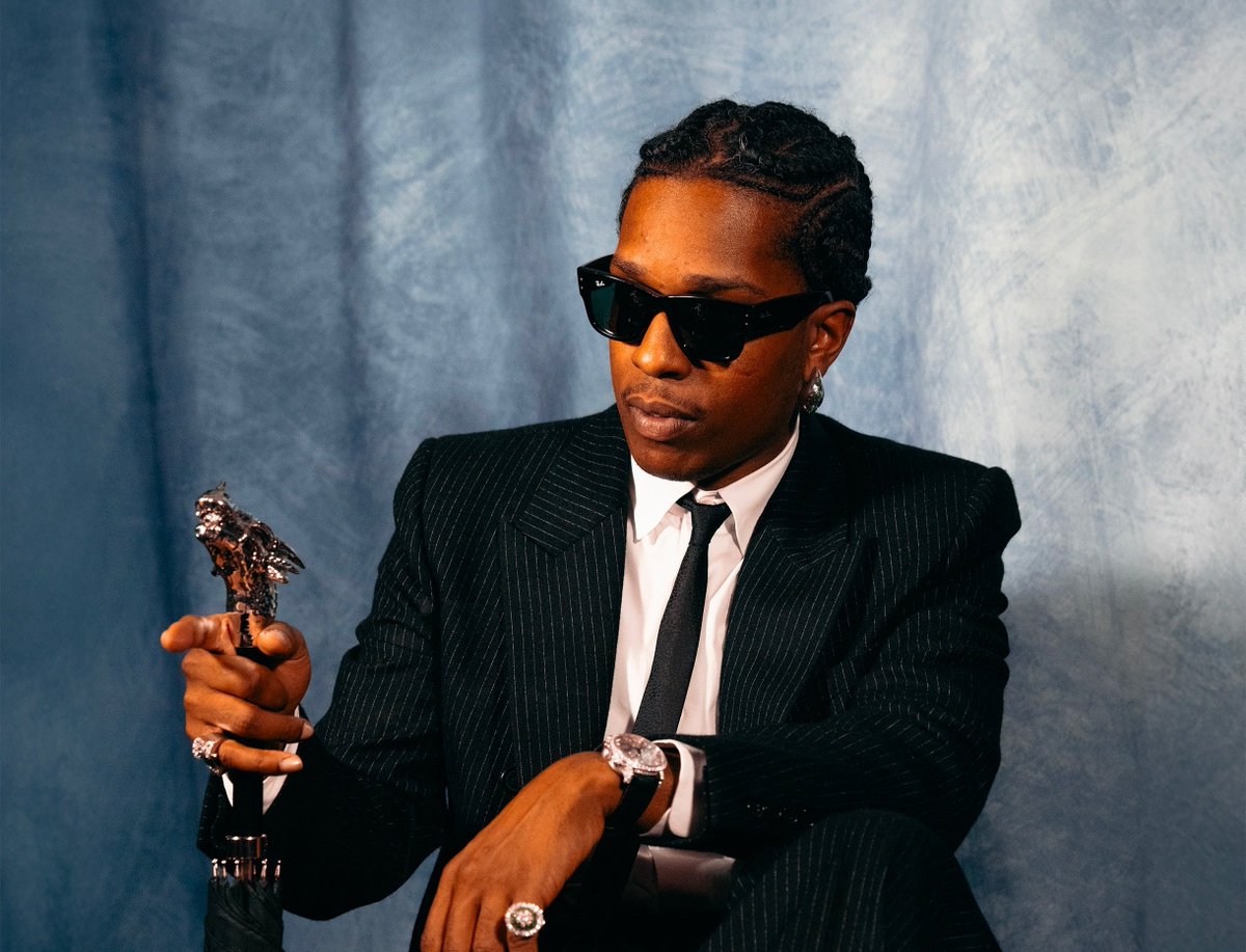chrxsafc's tweet photo. A$AP Rocky’s 'DON'T BE DUMB' is now set to debut at #1 on the Billboard 200 with 123K first-week units 🚨 

Final projections show only a 300-unit gap between #1 and #2. https://t.co/VEyLaNhlTS