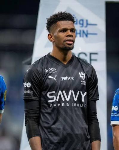 حارس لا يمنع الاهداف. وهجوم لا يسجل الاهداف. كلاهم  اخذ الفرصه  #الهلال_الرياض
 #يالوليد_مطلبنا_مهاجم_فتاك