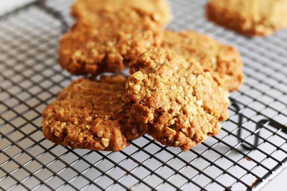 SimplifyCreate's tweet image. This simple ANZAC cookie recipe is one you will love making with your kids as a fun way to teach them about Australian history.

simplifycreateinspire.com/anzac-biscuits/