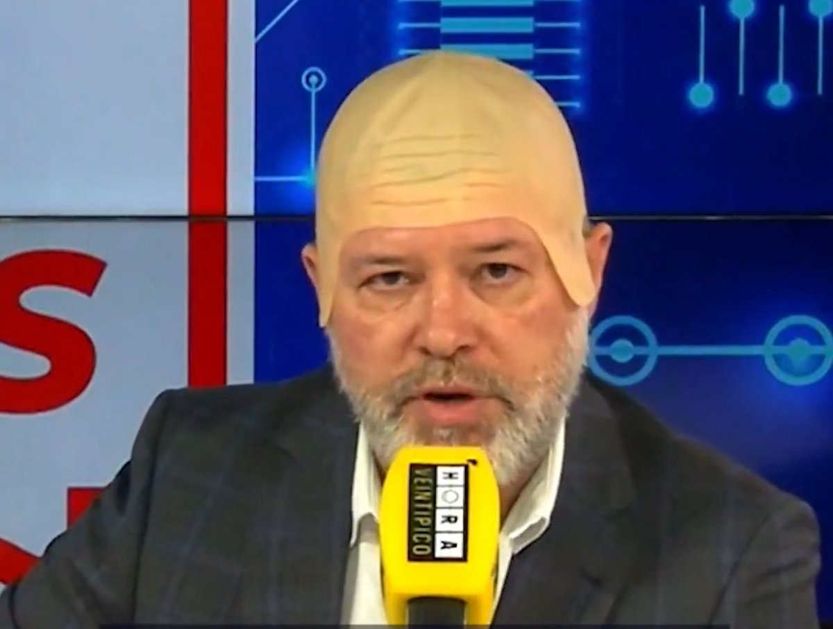 Adiós al programa de Quequé. Ya no se emitirá más Hora Veintipico. Me alegro. A todo cerdo le llega su San Martín.