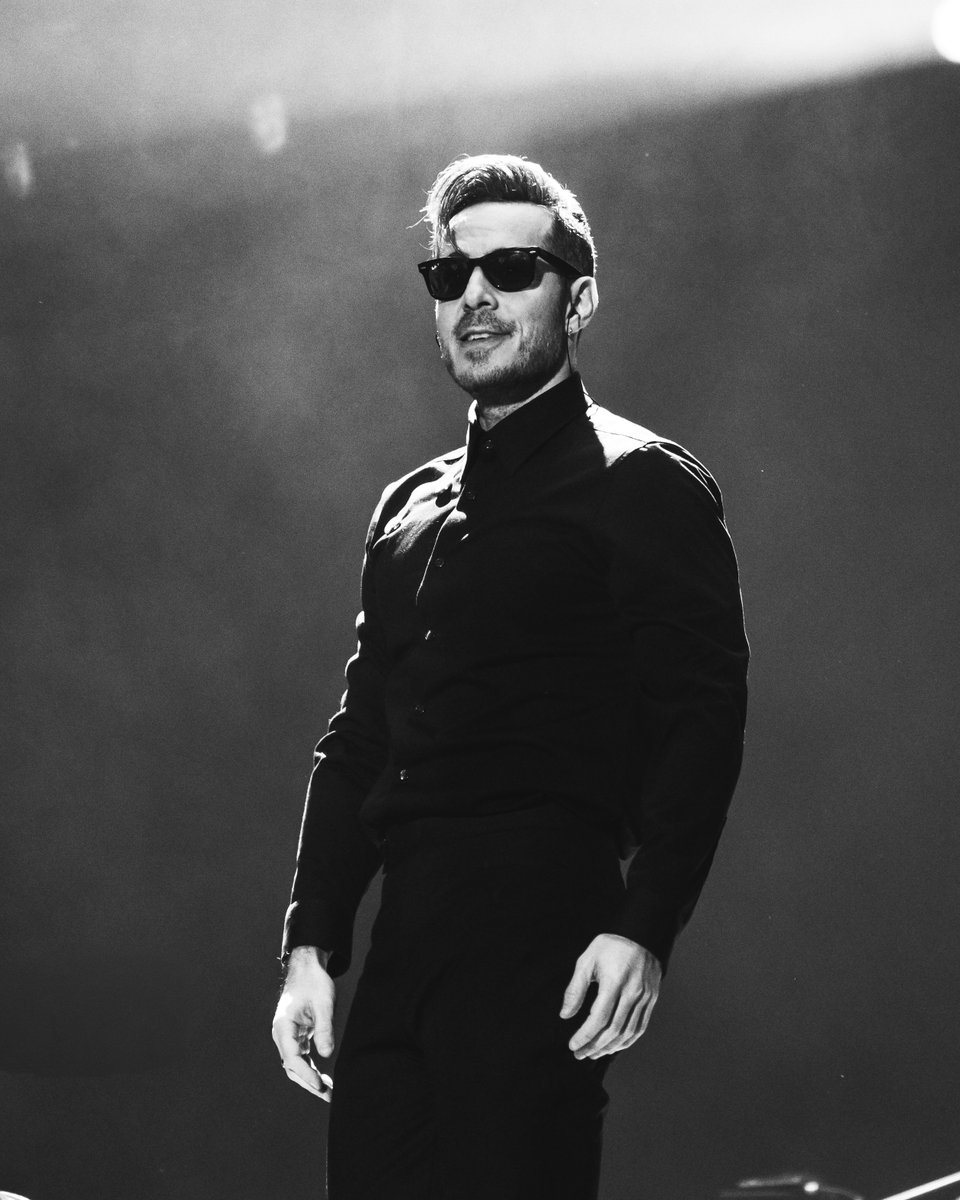 Hace una década comenzo su camino como solista, cuando pocos creían en él y cantaba frente a apenas 200 personas. Ayer hizo historia: 60 mil asistentes, un show de 4 horas y 45 canciones coreadas de principio a fin.
Simplemente, José Madero 💜

📸 dann_leyva