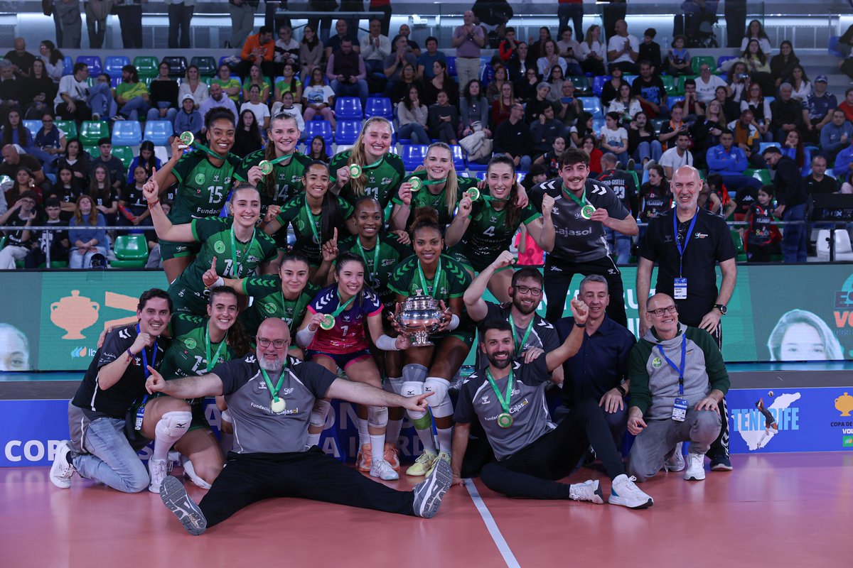 Club Voleibol Esquimo🏐💚 tweet media