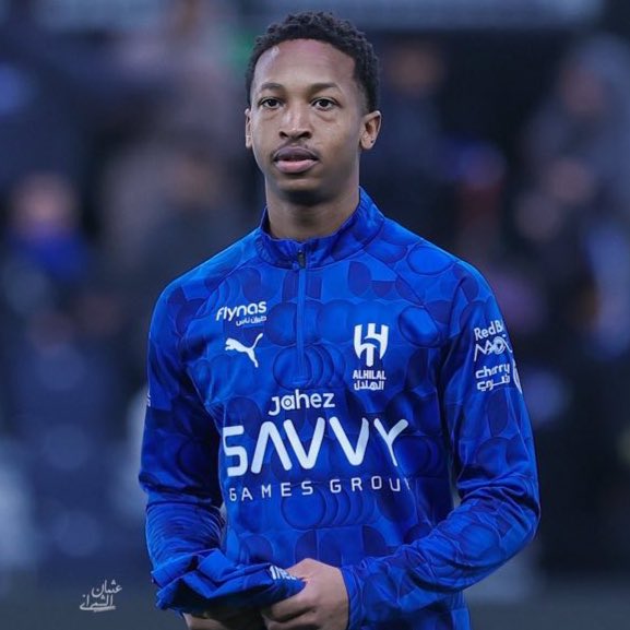 وقعنا مع ماتيو .. وننصدم برؤية الربيعي أساسي
وقعنا مع يوسف .. وتجينا أحلى سمسره في بابلو
وقعنا مع مندش .. ويلعب عليه كايو اللي بيغادر
وقعنا مع مراد .. ونشوف ناصر أساسي وهو يعك

ماتدري تلوم الإدارة على تعاقدات مايبيها مدربهم أو تلوم المدرب على قناعاته وتفضيله .. عشوائية لعينه