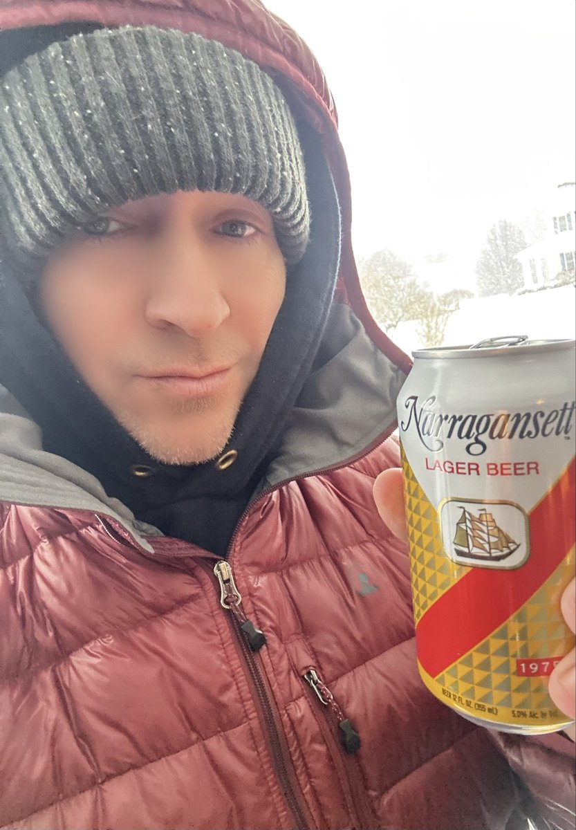 dustinpari's tweet image. Round 1- done ✅ 
Time for football 🏈 
#DrinkResponsibly