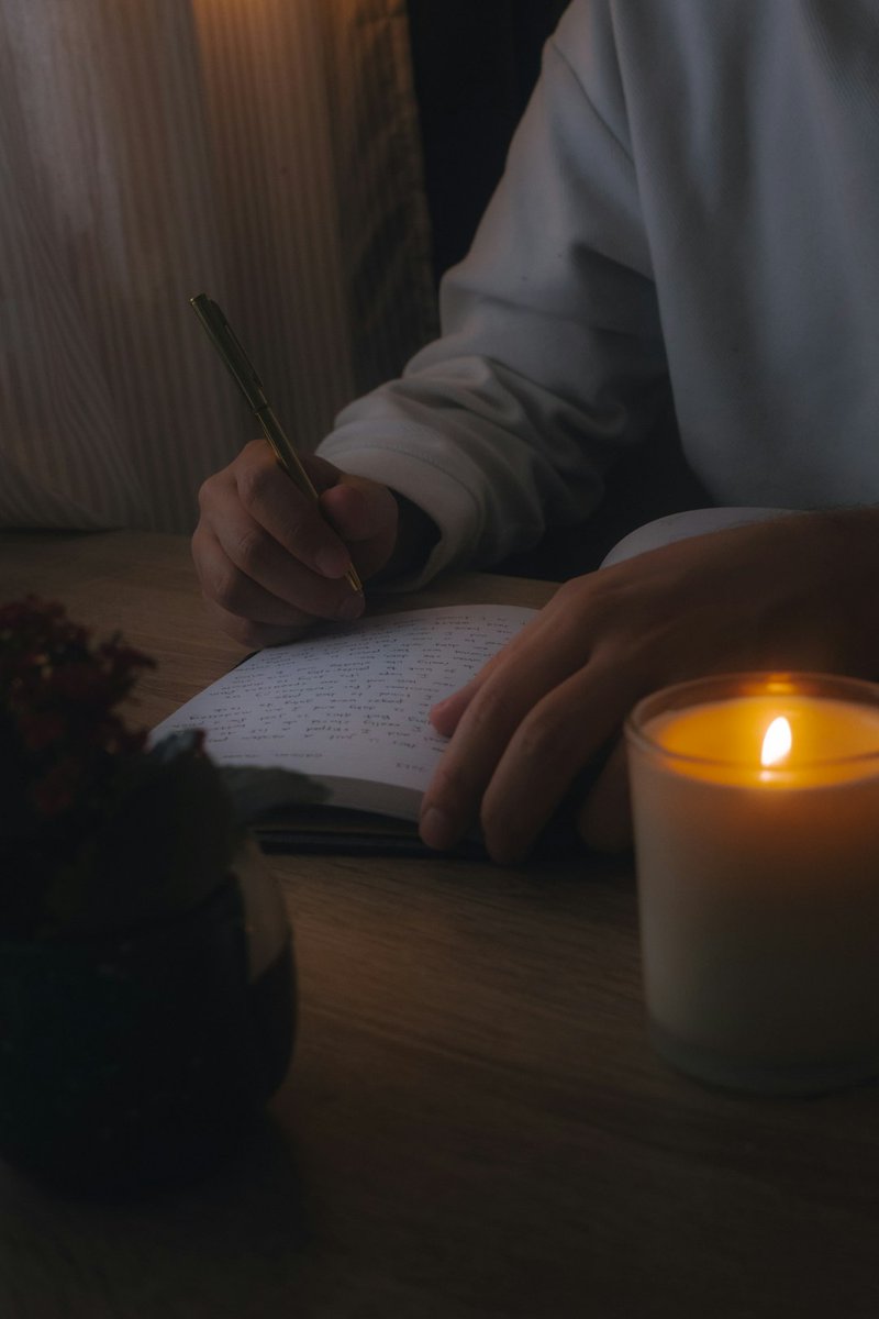 🕯️ Sunday night routine: candle, journal, and plans for what’s next.
#SouthernSoul #NewYearGoals #SouthernRoyalty #TipoftheDay