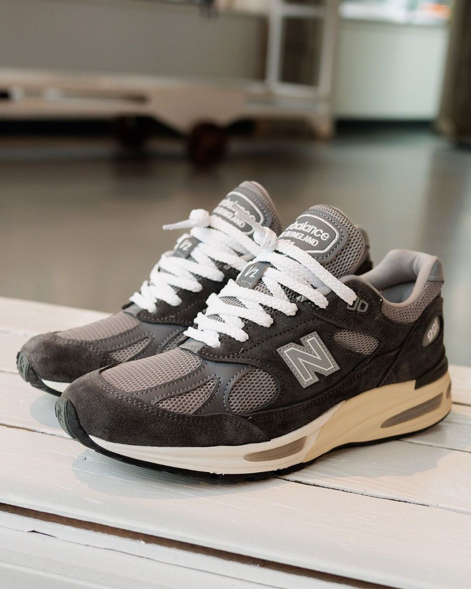 New Balance 991v2 