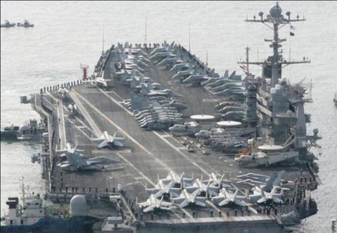 IranDefenceForc's tweet image. 🚨🇺🇸 BREAKING: The U.S. aircraft carrier USS Abraham Lincoln has arrived in the Middle East and is now near Iran, according to Channel 13. Tensions continue to rise in the region.