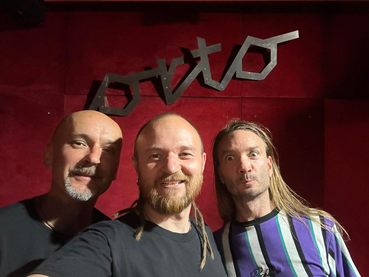 Bark_Jacqueline's tweet photo. Good times in Orto bar🔥
Can't wait to get back on stage!
New dates coming soon...🤘
#barkingjacqueline #band #ortobar #backonstage #newdatessoon #funk #metal #progressive #psychodelic #fusionrock https://t.co/X9E3w7KNz2