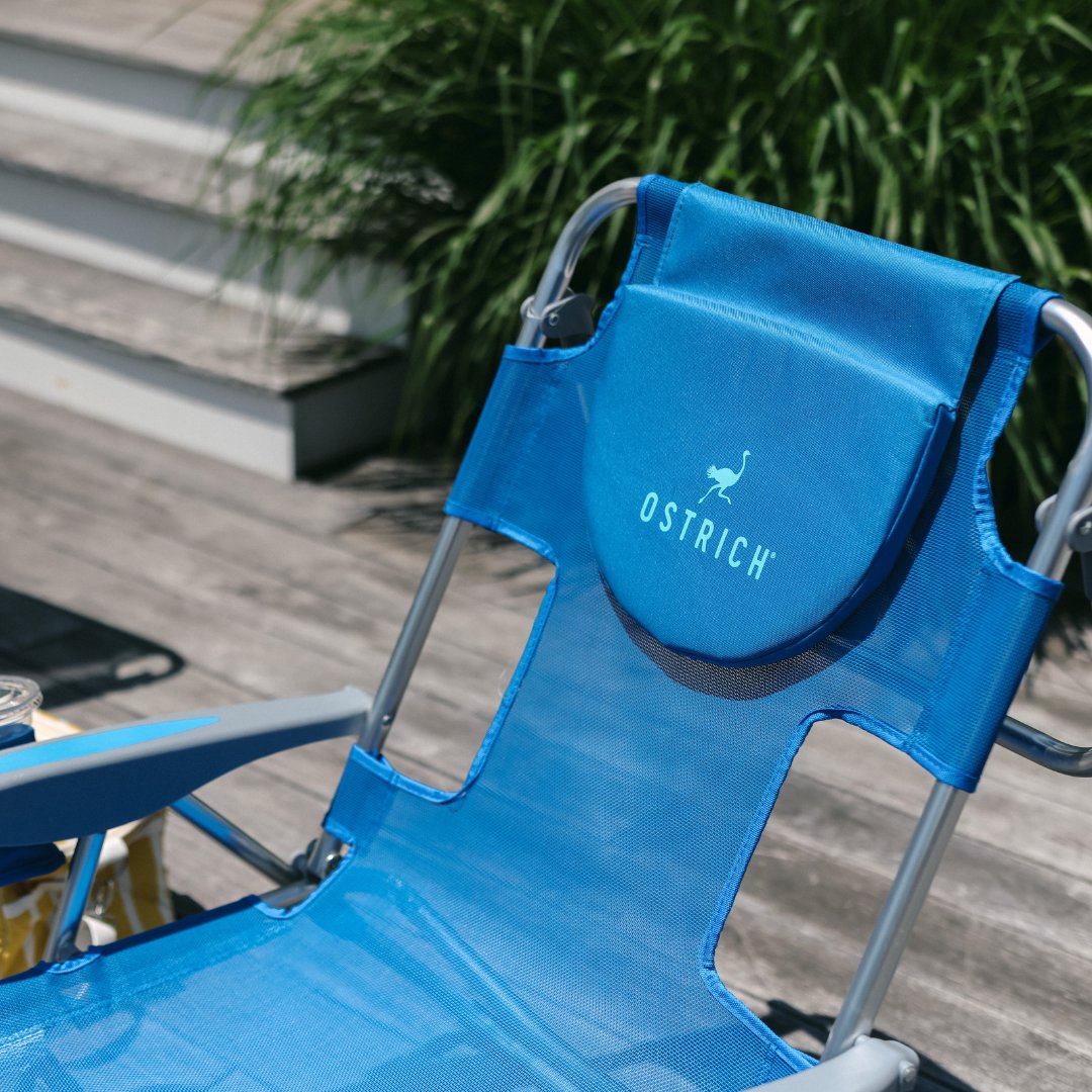 When winter blues become a cerulean summer. 💙