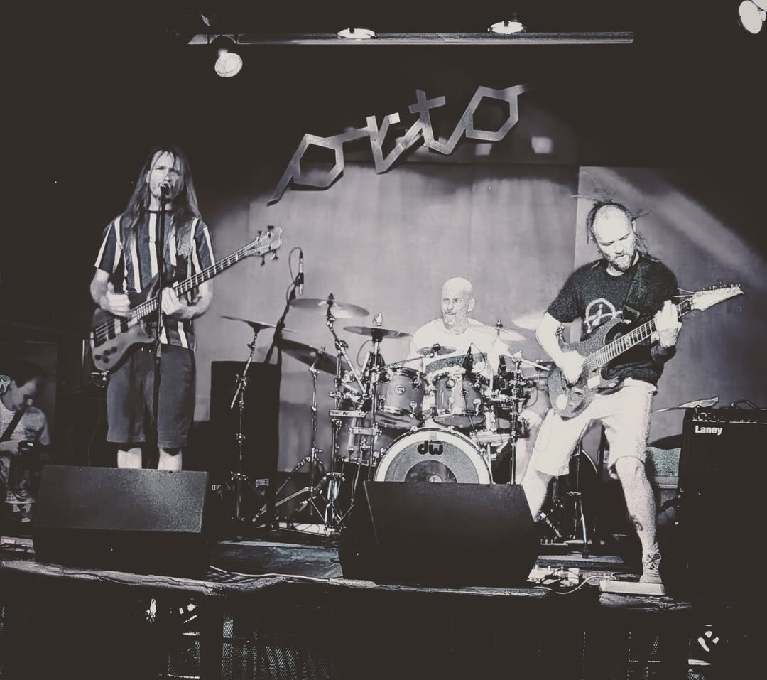 Bark_Jacqueline's tweet photo. Good times in Orto bar🔥
Can't wait to get back on stage!
New dates coming soon...🤘
#barkingjacqueline #band #ortobar #backonstage #newdatessoon #funk #metal #progressive #psychodelic #fusionrock https://t.co/X9E3w7KNz2