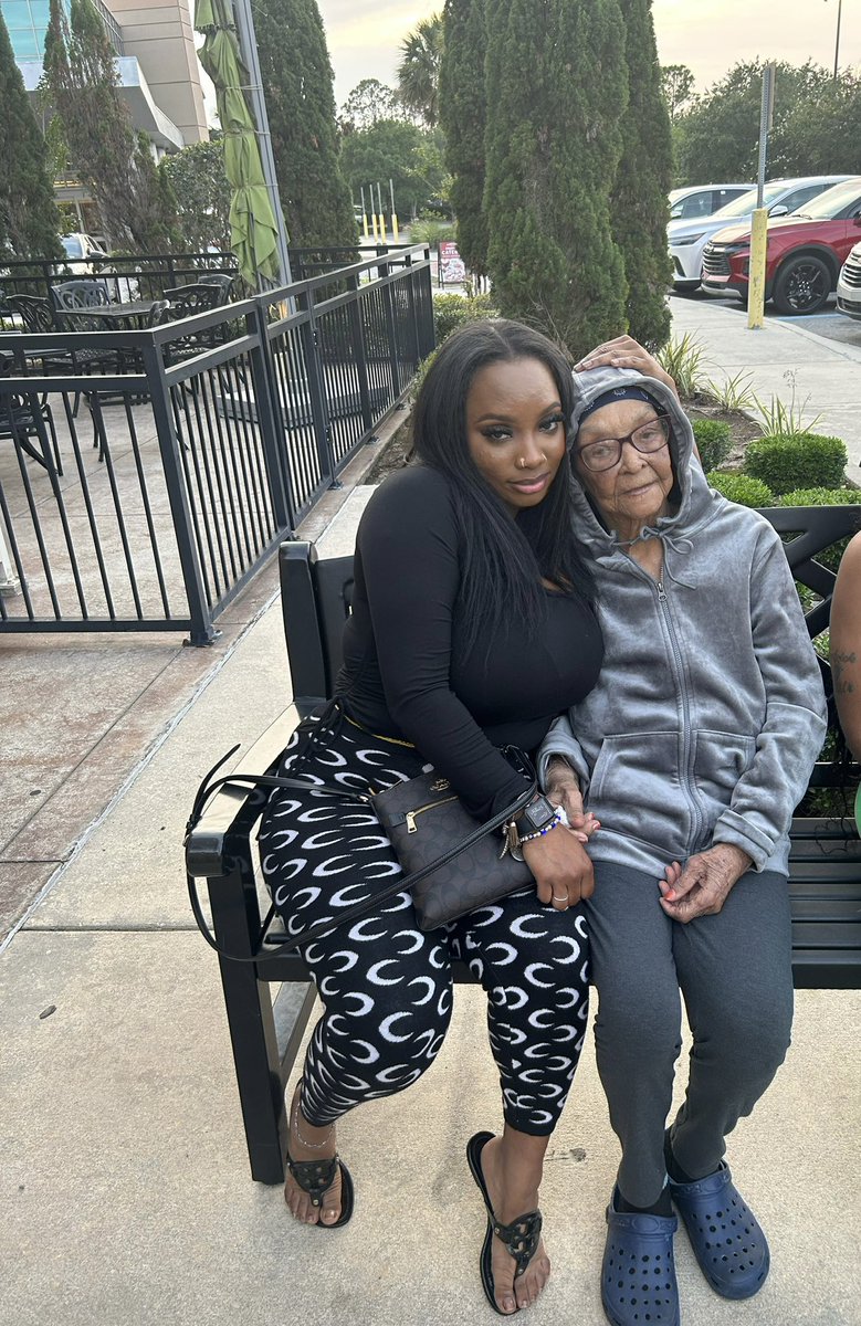 MilkMarie🥛 tweet media