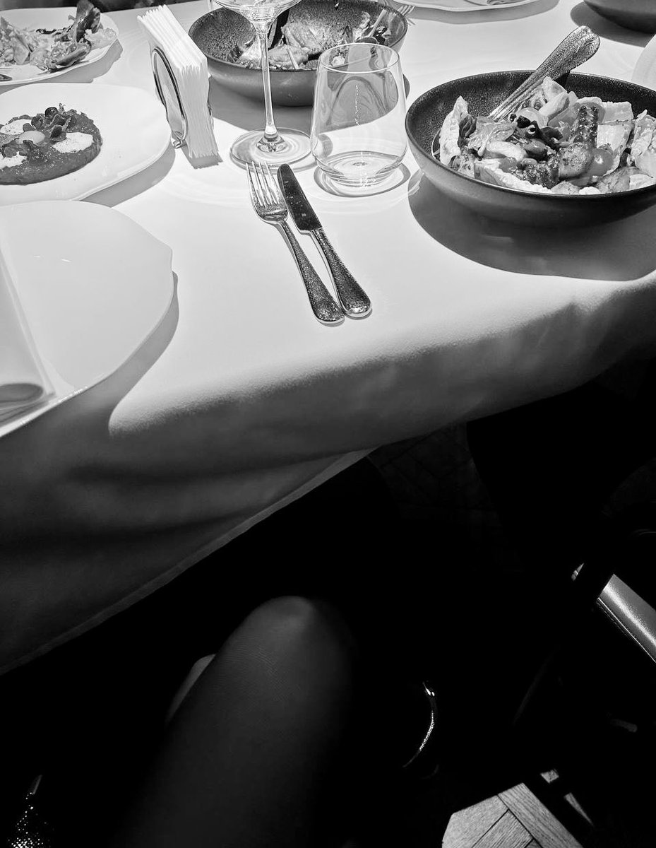 GooodBoysOnly's tweet image. Je rentre du restaurant avec ma famille et monsieur pour fêter la bonne nouvelle. 

Mon mec a payé, mais le bon cocu que tu es va me rembourser quand même : 66 € pour ta pauvre gueule de loser.♡