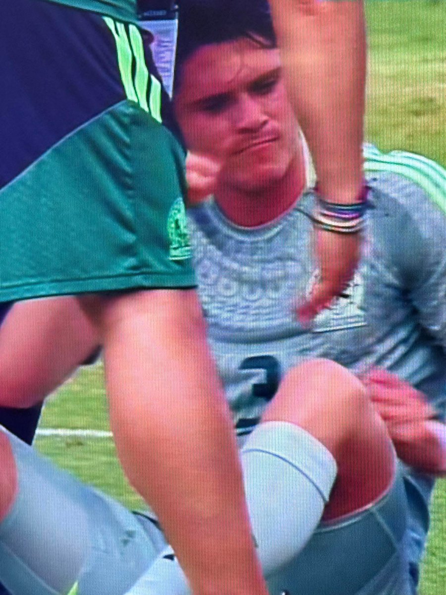 LUISJS12's tweet image. ¿Para eso sirve la selección?pinches partidos moleros, de por si el equipo no vale vrg y perdiendo jugadores importantes 
#FueraBaños