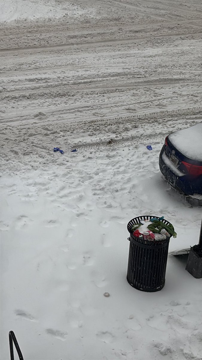 08Chippewa's tweet photo. @dcfireems we jus gonna ditch our gloves on the street and leave them? https://t.co/lI0LAOHeVA
