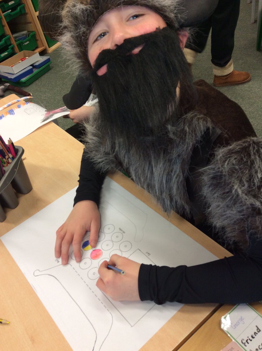 Lakeside_school's tweet photo. 4HR thoroughly enjoyed the wow day! They found out more about the Vikings during their hands-on day. #wowday https://t.co/PZOfUQwp96