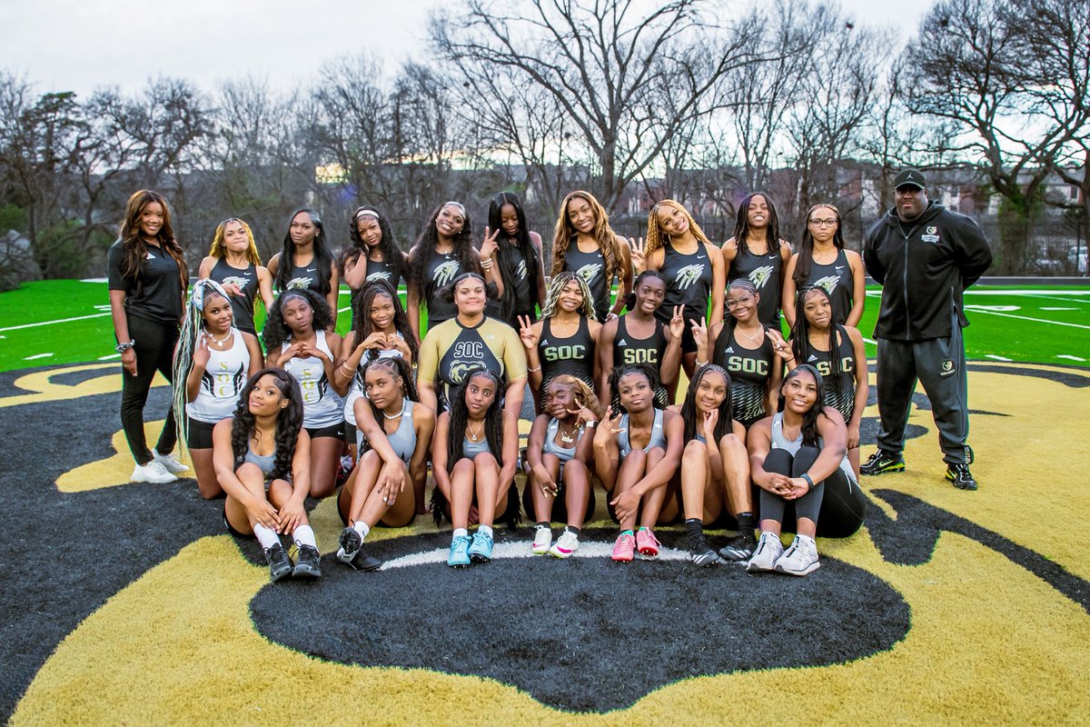 Southoakcl39517's tweet photo. 🐻💛 Lady Bears Track &amp; Field 💛🐻

Run as one. 
Work as a team. 
Finish as a family.

#LadyBears #TrackAndField #GoldenBears #socathletics 

Photography: @jasmyn_renee https://t.co/llGGUjNSll