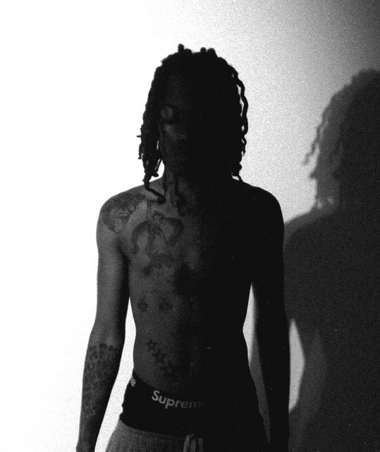 kchartsmaster's tweet image. i-dle in the music video teaser for 'Mono (feat. skaiwater)':

"So how do you identify? 
I identify as she/her
I identify as he/him
Even though i don’t personally know any 'theys' but I mean I think it’s important to just be yourself 
If you love yourself, you can love everyone."