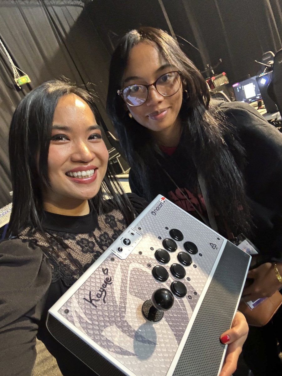fifilixma_85's tweet photo. @Jeondding_tk @KingReyJr_ 2 Youngest female players Kimi 21yo @ManuelaTsiaro (Madagascar) and Neia 16yo @neiaa_tk (France)

The New Generation Eras of #Tekken8 @EsportsChampsAF @TekkenMadagasc1 @TeamVitality @GascomeSport 

Merci @Kayane !!! 😍🥰 https://t.co/lO0pfR80Aa